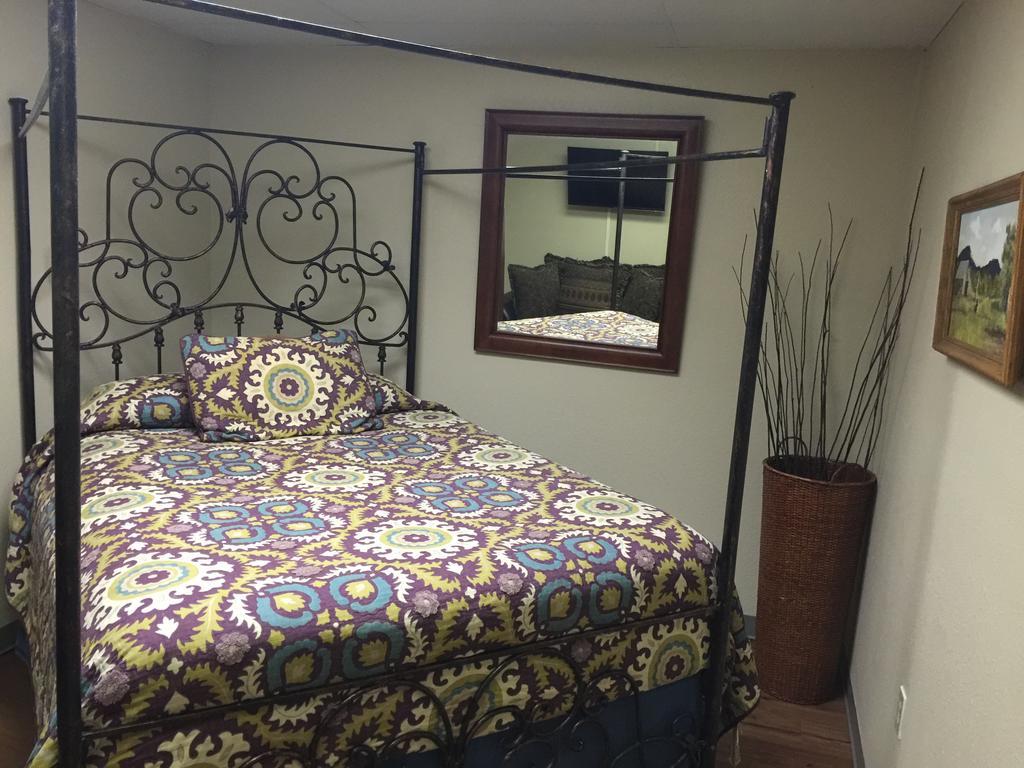 A Place To Stay Rooms Bandera Bagian luar foto